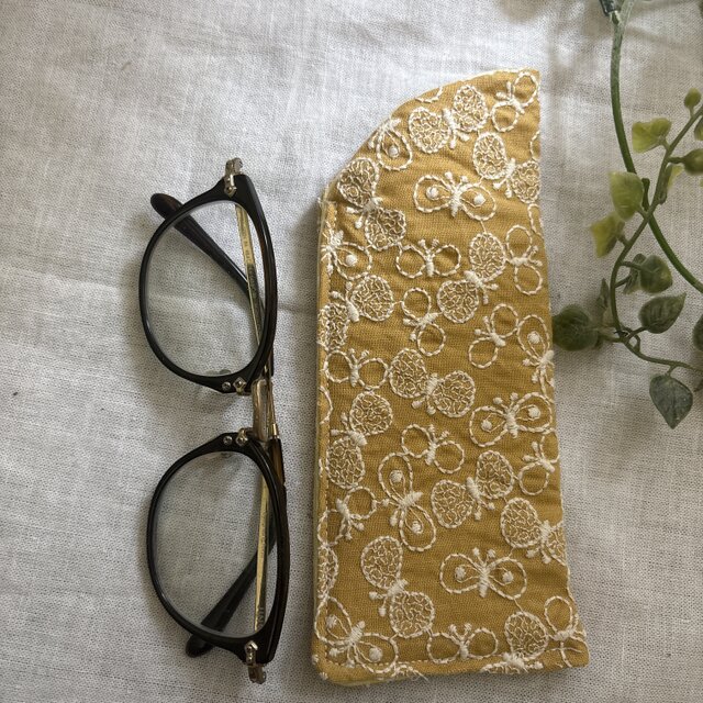 ハンドメイド♡メガネケース♡綿麻蝶々刺繍生地イエロー