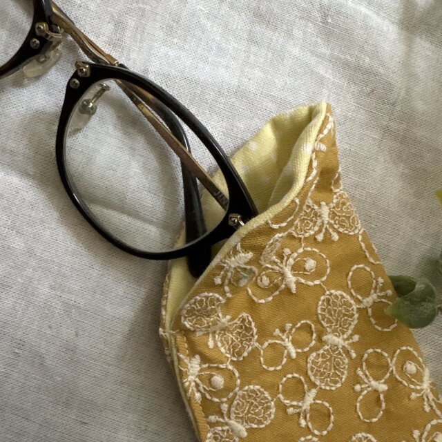 ハンドメイド♡メガネケース♡綿麻蝶々刺繍生地イエロー