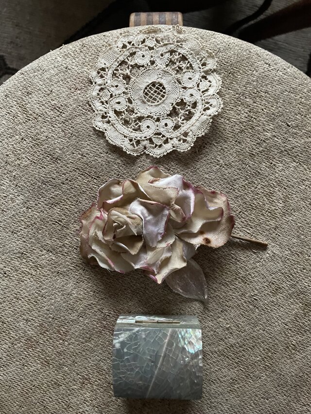 手染め『アンティークな縁取り薔薇』suMire-bouquet布花コサージュ