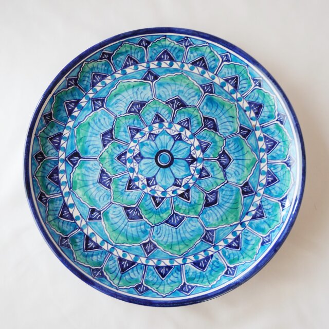 ￼アルナルド　ポモドーロ　　陶器　皿　イタリア作家　現代アート 絵皿 26cm GEO049 コバルトブルー 幾何学模様 マヨリカ焼き