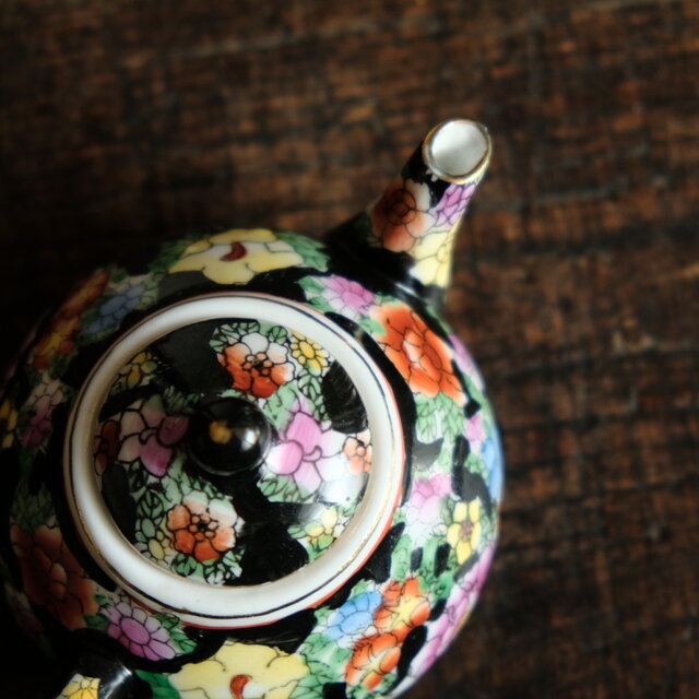 黒にカラフルな花尽くし◇中国製造 色絵金彩小ぶり急須 煎茶茶器