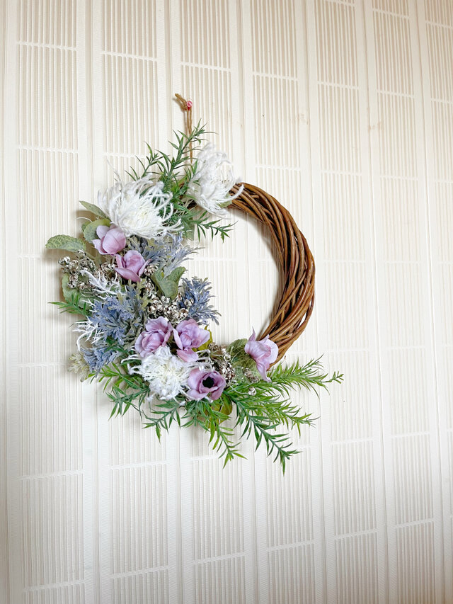 アネモネとグリーンの上品ナチュラルリース｜母の日・新築祝いに