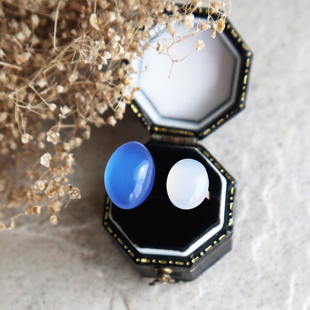 濃淡ブルー！天然石カルセドニーのフォークリング　紫陽花色　金アレ対応