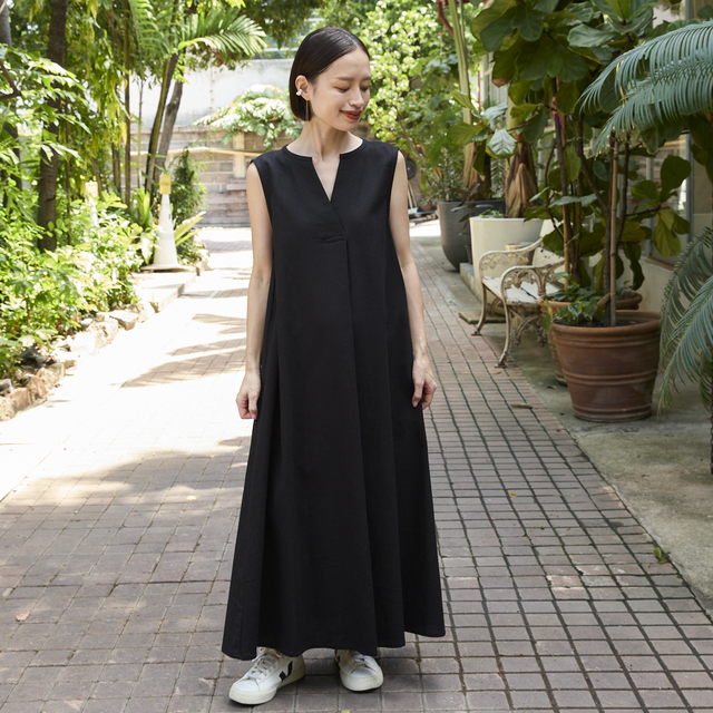 【着丈調整可能】すっきり華奢見せAライン コットン キーネック ノースリ ワンピース　ブラック　0655BK