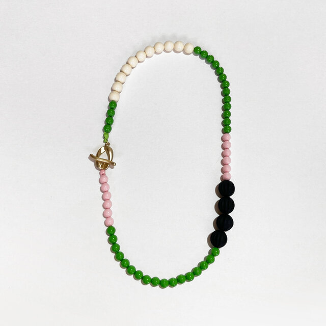 配色パールのレトロなネックレス