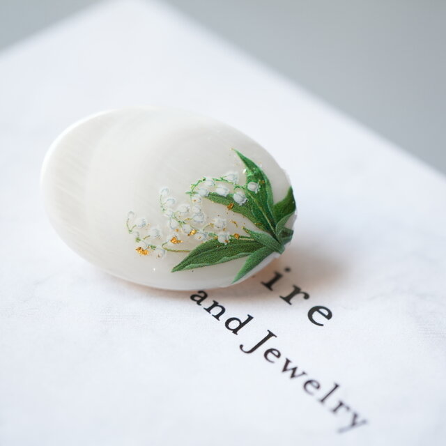 淡水シェルと鈴蘭のブローチ　ポニーフック 帯留め　