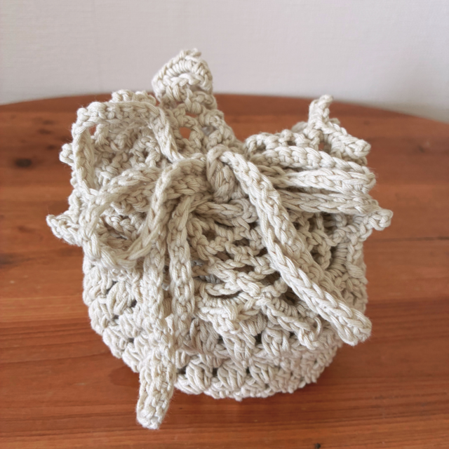 手のひらサイズのフリルつき巾着（オフホワイト〜紫） | iichi 日々の