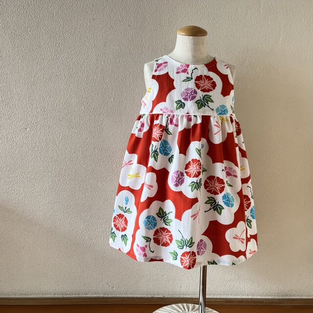 子供　浴衣地ひかえめフレアーワンピース　注染とんぼと朝顔（赤地）　80-130サイズ〈受注製作〉