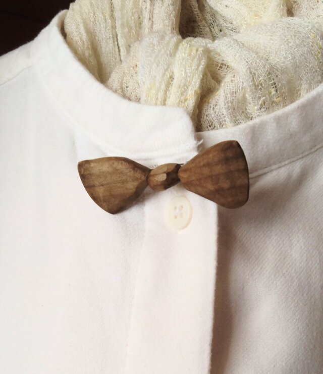 私のブローチ　「結ぶ縁　蝶ネクタイver.」