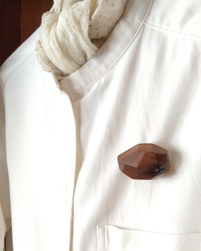 私のブローチ　「木宝　ほうもく」