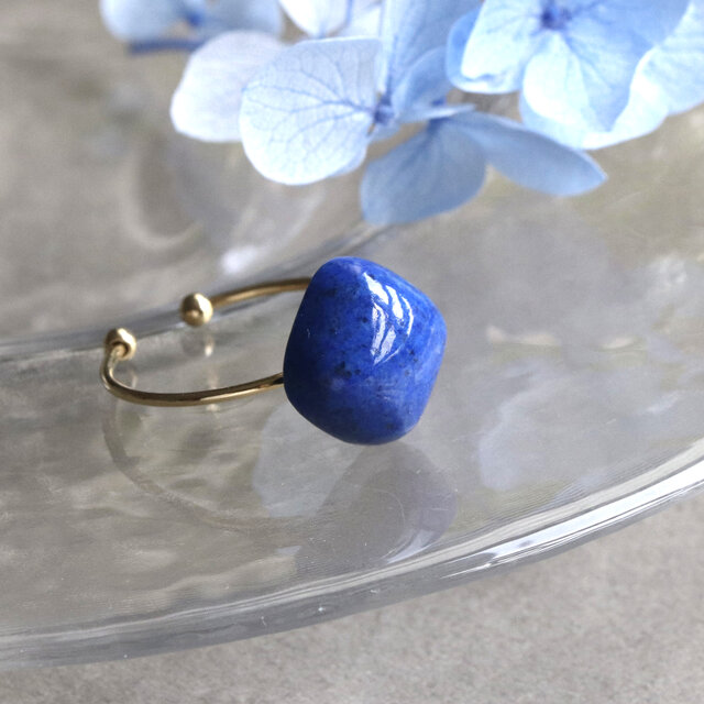 澄みわたる青い石 大粒ラピスラズリ フリーリング 天然石リング ー