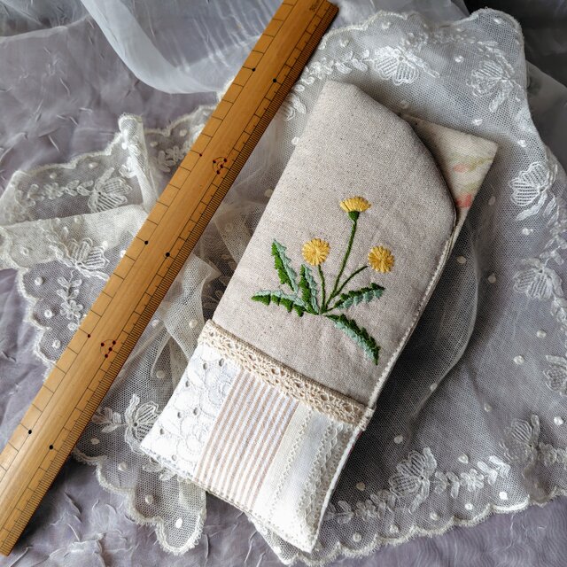 正式的 メガネケース*手刺繍*たんぽぽ 日々の暮らしを心地よく iichi | その他