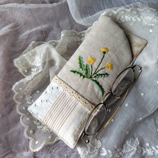 メガネケース*手刺繍*たんぽぽ | iichi 日々の暮らしを心地よくする