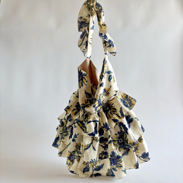 flower frill shoulder bag