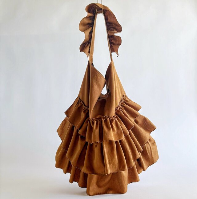 frill shoulder bag  (camel brown)