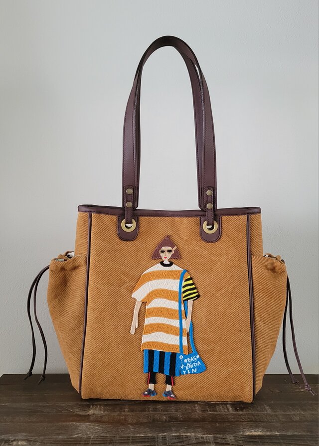 ジュート麻のキャンバス生地 ワッペンのついたトートバッグ(レンガ