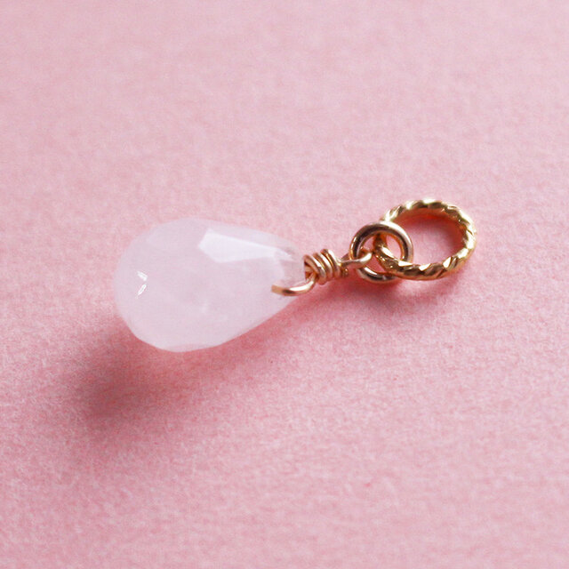 ✨10月誕生石✨ ローズクォーツ＜ドロップ＞のチャーム（K14GF）