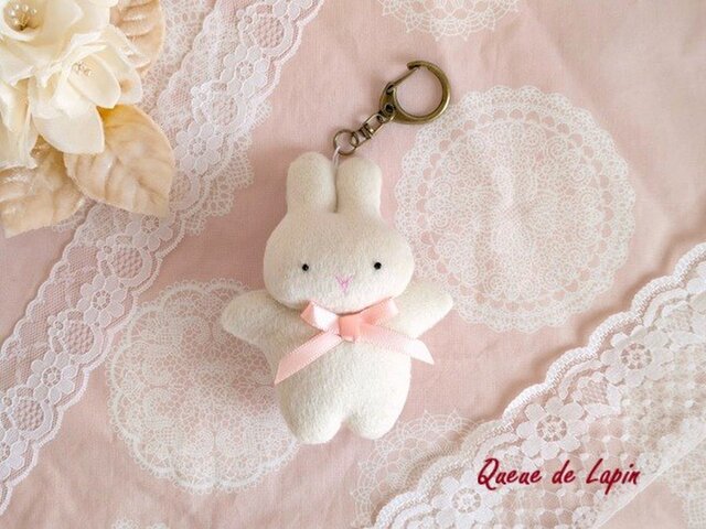 【期間限定特価】 可愛い白うさぎのキーホルダー | iichi 日々の暮らしを心地よく 財布・ケース・小物入れ