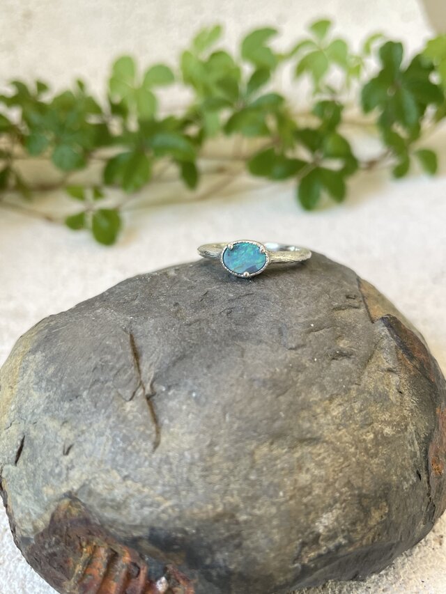 柔らかなボルダーオパール