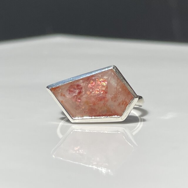 サンストーン　愛らしい鉱物　変形横長5角形立体ラフカット　シルバーSV925リング