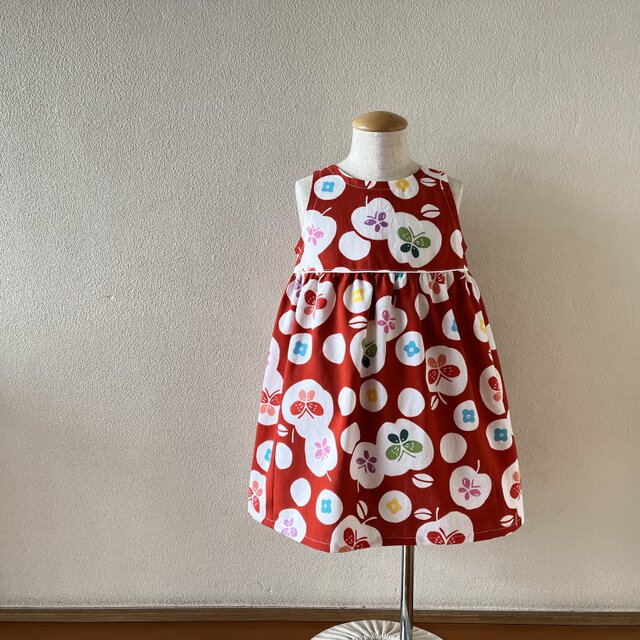 子供　浴衣地ひかえめフレアーワンピース　注染水玉ちょうちょ（赤地）　80-130サイズ〈受注製作〉