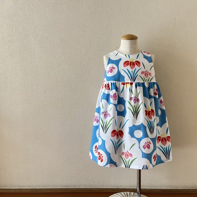 子供　浴衣地ひかえめフレアーワンピース　注染あやめ（水色地）　80-130サイズ〈受注製作〉