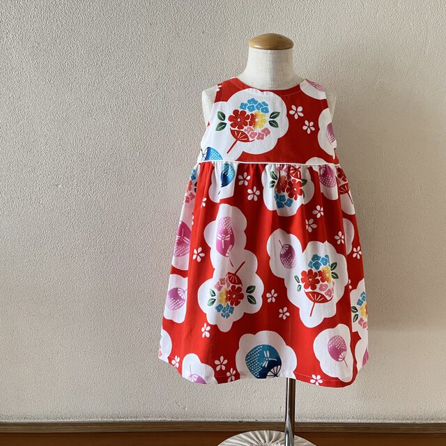 子供　浴衣地ひかえめフレアーワンピース　注染うちわ（赤地）　80-130サイズ〈受注製作〉