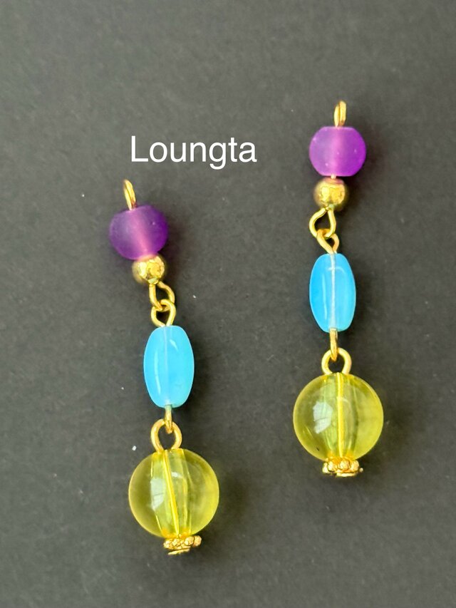 送料無料 チェコビーズピアス パープル ブルー イエローのカラフルピアス がらとアクリルビーズです 軽いピアス