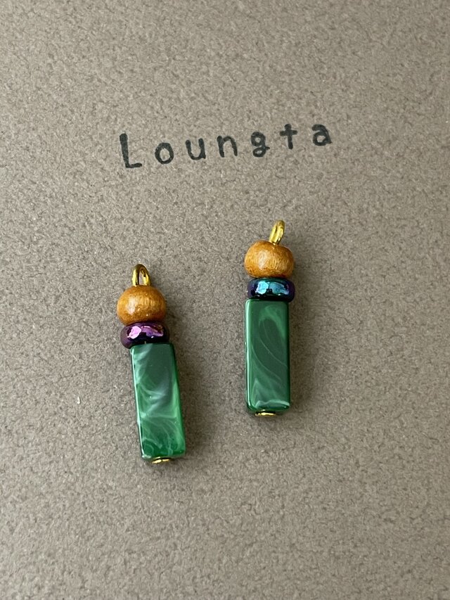 ウッドビーズピアス ウッドビーズブラウンとグリーンアクリルスティック小ぶりピアス チェコビーズスペーサー グリーンアクリルすて