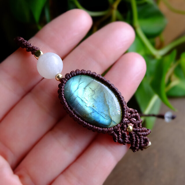 大きめラブラドライト・ムーンストーン （6月誕生石）マクラメ編み