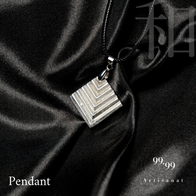 ひし形和のモチーフ金属ピューターペンダント。男性へのプレゼントにも最適。