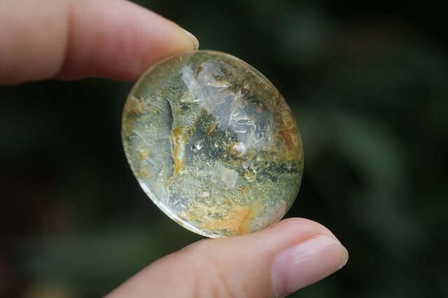 虹入り 黄金クォーツイン☆ ガーデンクォーツ s1428 | iichi 日々の