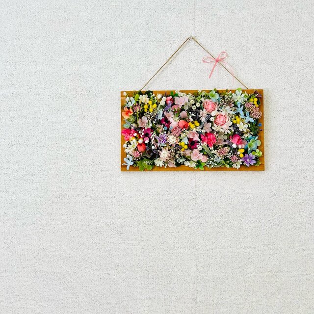 ピンク色のお花畑の壁飾り | iichi 日々の暮らしを心地よくする