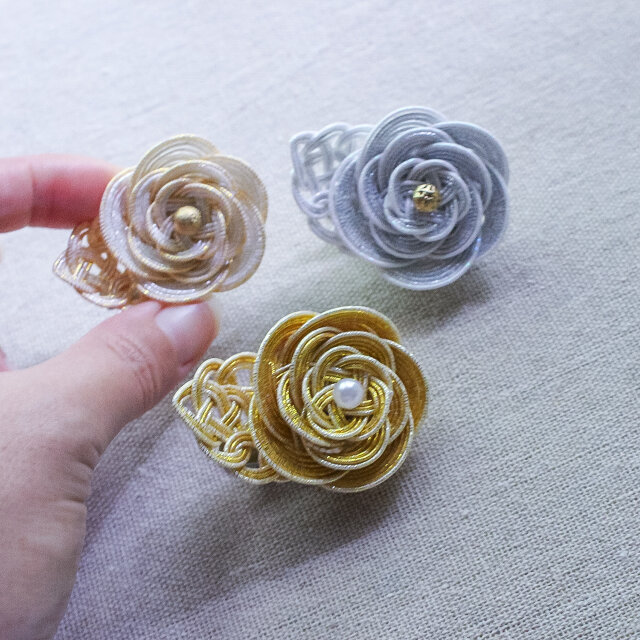 今年も話題の 便利な2way】薔薇のコサージュ兼ヘアアクセサリー アクセサリー