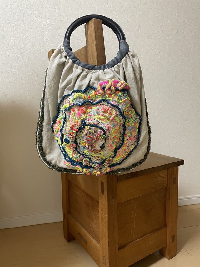 お花畑のバッグ