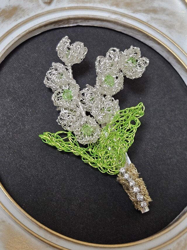 すずらんのブローチ