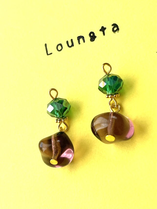 送料無料チェコビーズピアス 変形チェコビーズパープルとグリーン