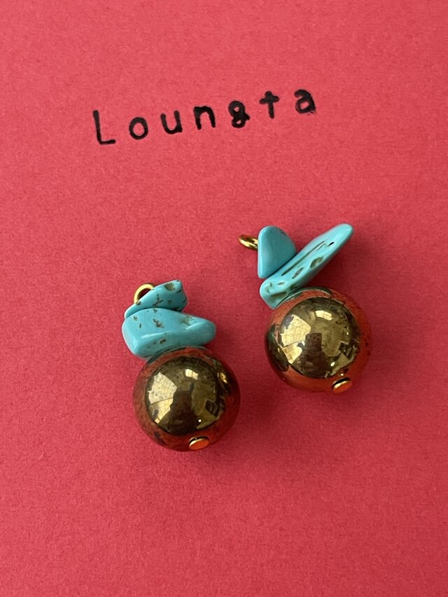 ターコイズピアス ターコイズさざれ石とゴールドビーズのシンプルな夏ピアス 小ぶりピアス