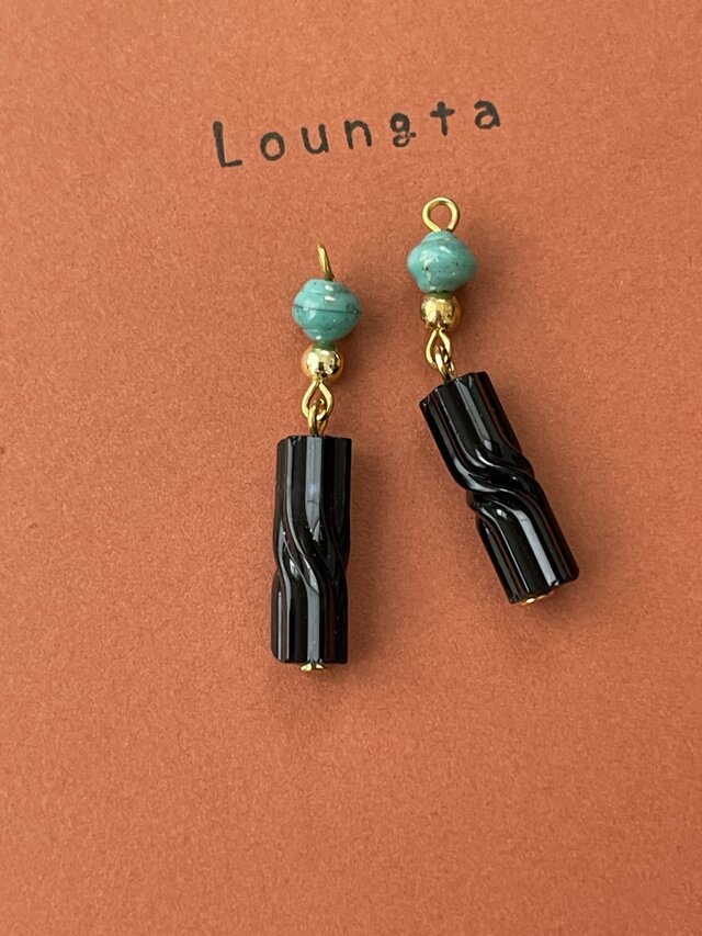 チェコビーズピアス ターコイズとブラックチェコビーズのかっこいい夏ピアス ガラスビーズピアス