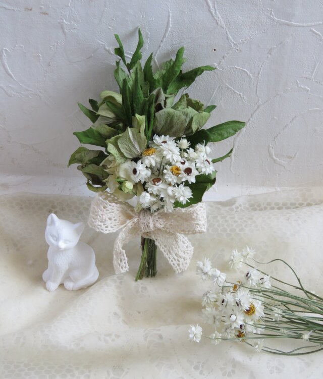 クリスマスローズとアンモビウムのミニブーケ