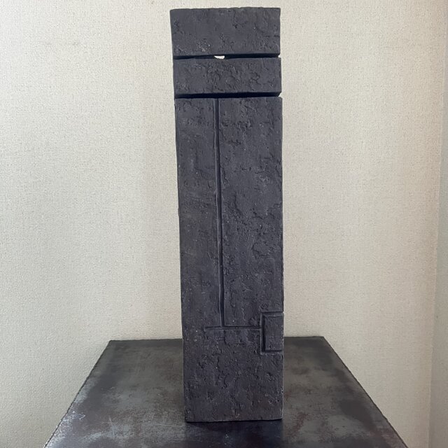 オブジェ (花器) 黒釉 幾何学線刻紋 長角型 | iichi 日々の暮らしを