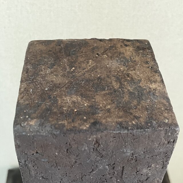 幾何学模様の黒い花器 北村純子作 花入 幾何学模様の黒い陶器花瓶 【公式通販】