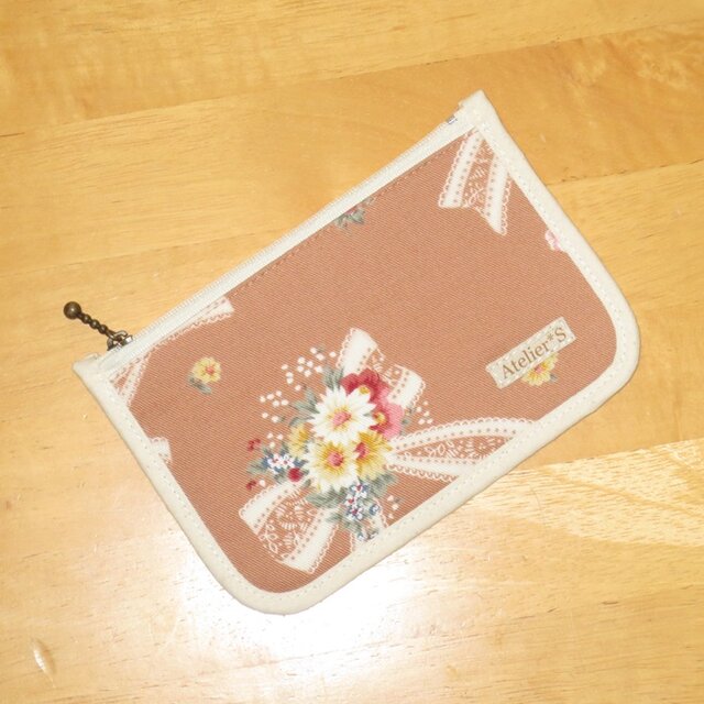 【12月21日まで】ミニフラットポーチ★花とリボン柄（ピンクベージュ）