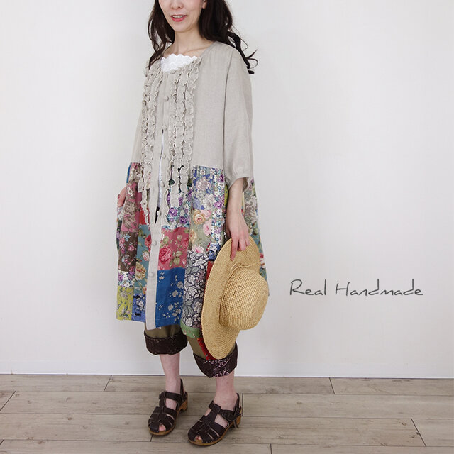 花綴りのリネンパッチワーク羽織りワンピース | iichi 日々の 花綴りのリネンパッチワーク羽織りワンピース | iichi 日々の