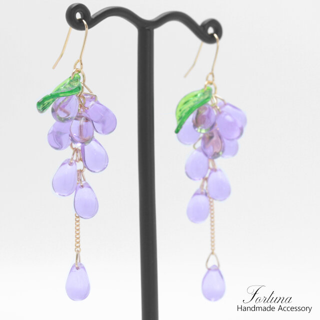 ピアス、アクセサリーパーツ　ハンドメイド 藤の花(1091) ピアス/イヤリング/ノンホールピアス/樹脂ピアス | iichi