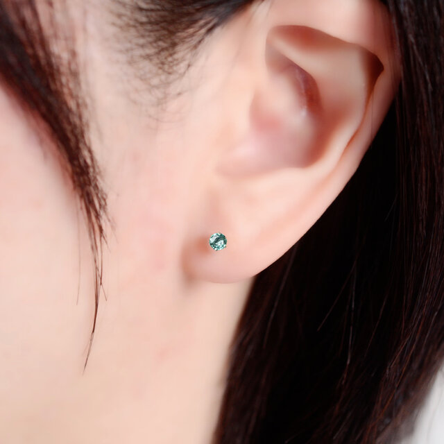 つけっぱなしOK！ピアス エメラルド AAA サージカルステンレス