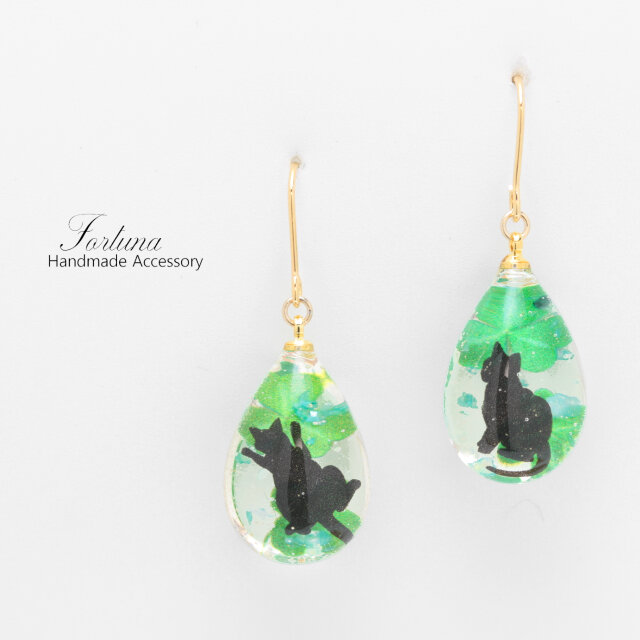 クローバーと猫(1019) ピアス/イヤリング/ノンホールピアス/樹脂ピアス