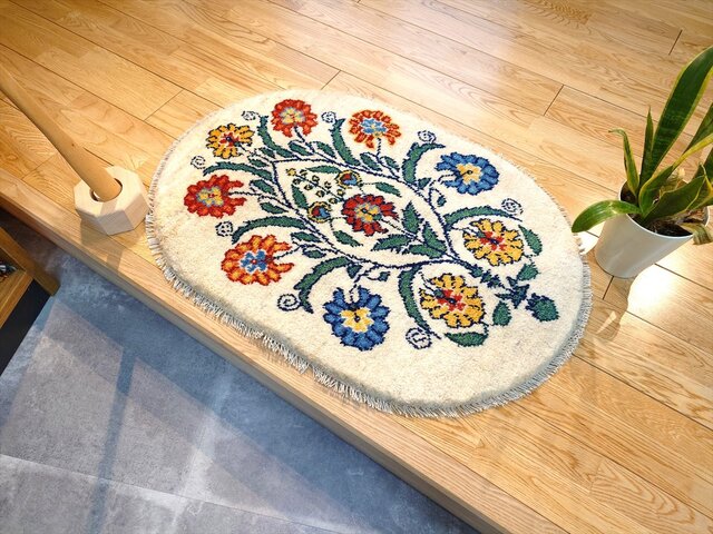 ペルシャ　ギャッベ　玄関　83×65　アイボリー　ラクダ　花 ペルシャ ギャッベ 玄関マット ラグ 93X63㎝ 花 幾何学文様 赤