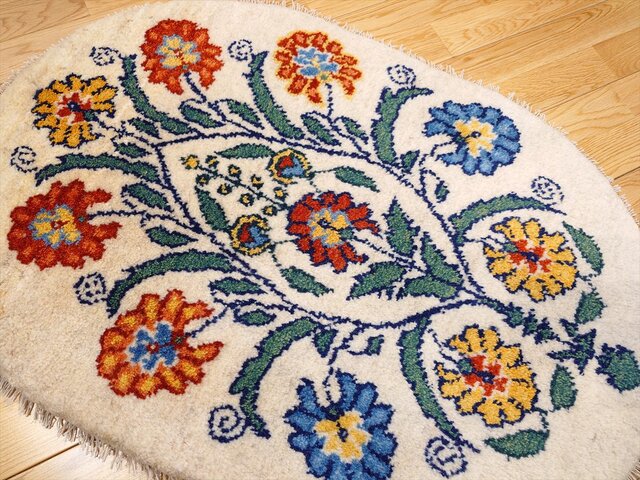 ペルシャ　ギャッベ　玄関　小判型　88×60　アイボリー　蔦　花 ペルシャ ギャッベ 玄関 小判型 88×60 アイボリー 蔦 花 ペルシャ