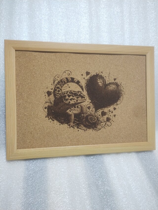 A4コルクシート　ヒョウモントカゲモドキとハート